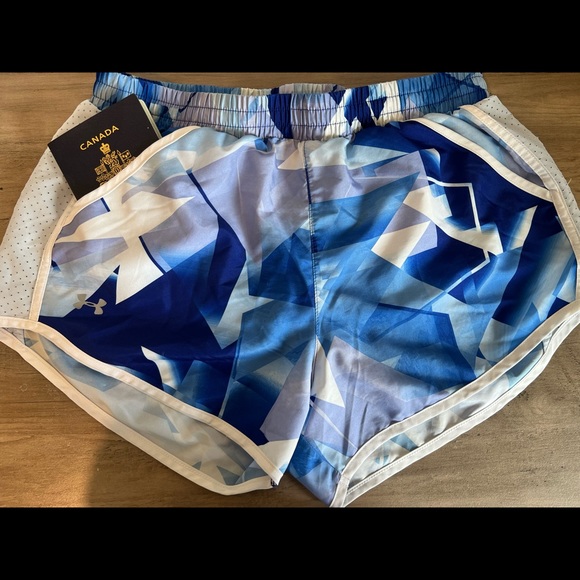 Under Armour Geometric athletic shorts With Pockets - Picture 2 of 2